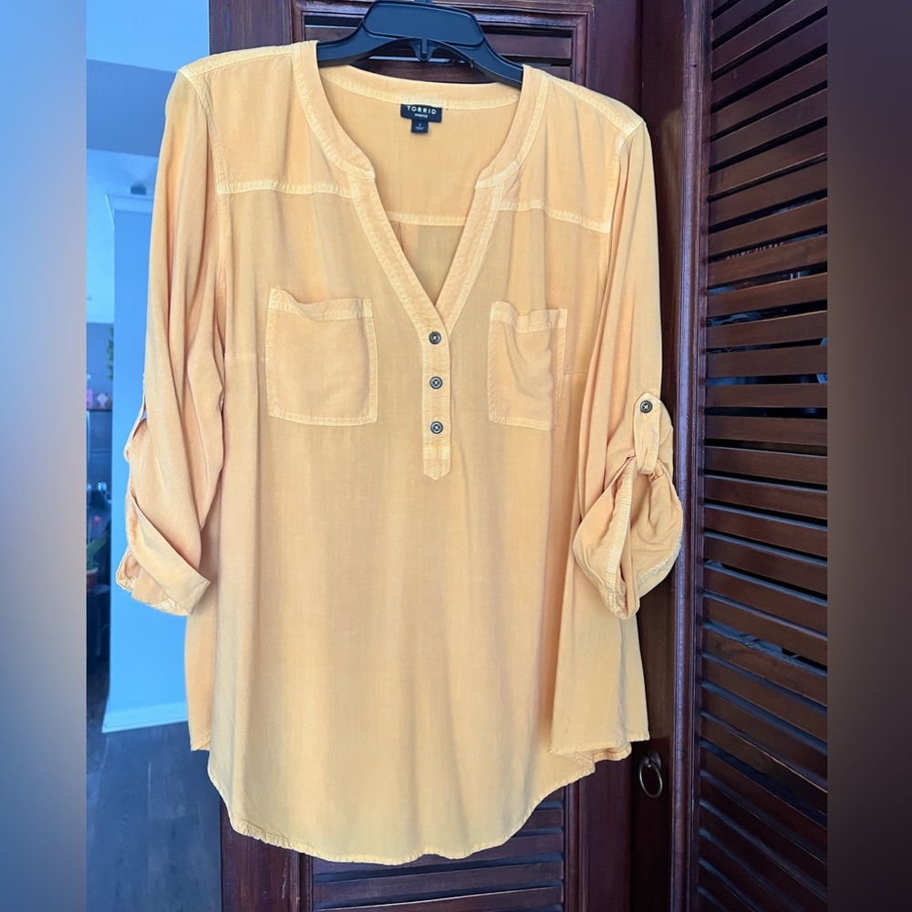 Torrid buttercup yellow Harper style blouse